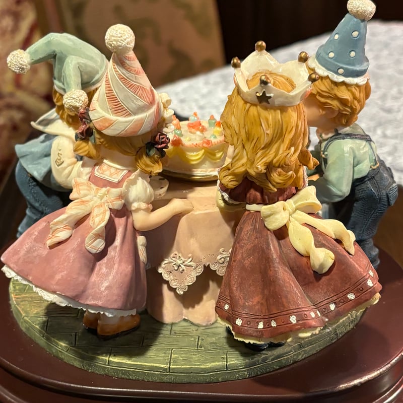 リカルドシェルマニ バースディパーティー 陶器置物 | アンティーク