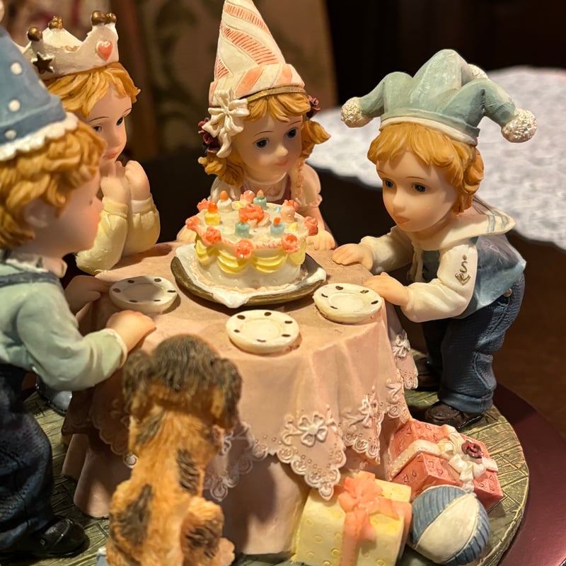 リカルドシェルマニ バースディパーティー 陶器置物 | アンティーク