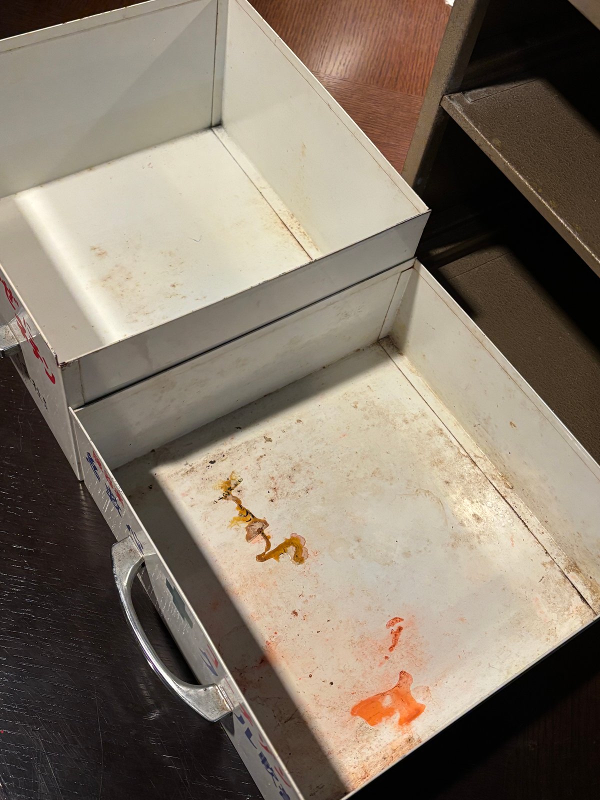 希少！】昭和レトロ スチール製薬箱 | アンティーク家具と喫茶