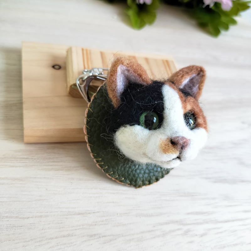 ネコのお顔キーホルダー(三毛猫) | MoMo色の、そら。／ネコ＆フクモモ
