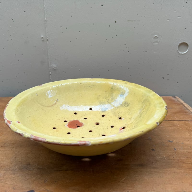フランス アンティーク 南仏黄釉 穴あき水切り皿 | landverse