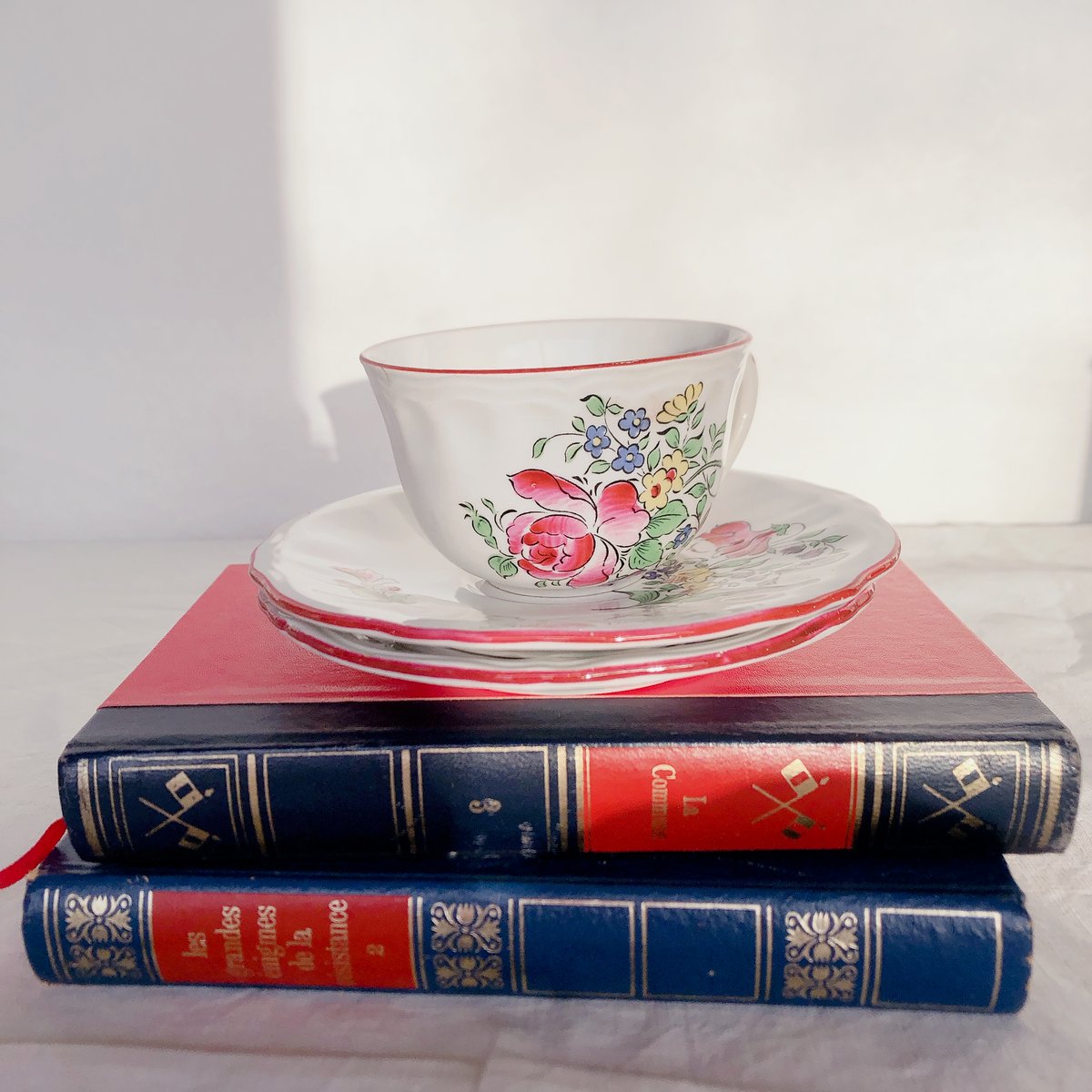 フランスアンティークリュネビィル窯のMesangeソーサーデザート