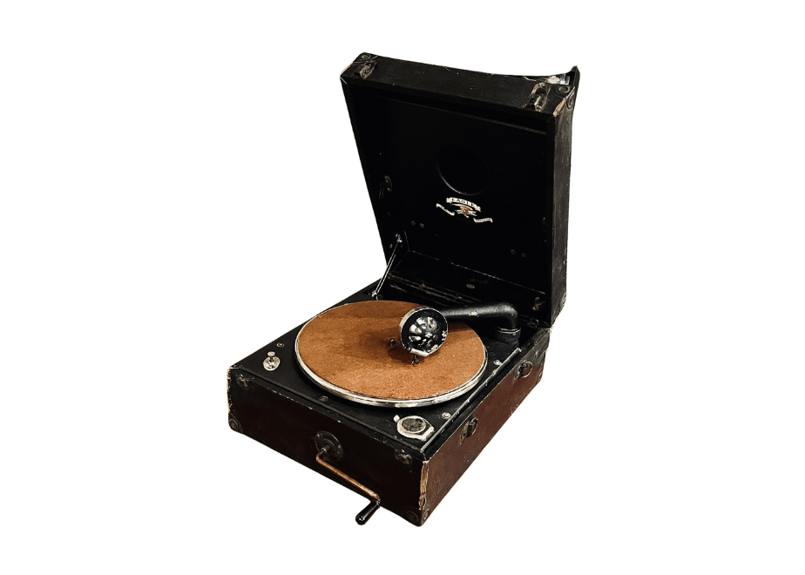 国産ポータブル型蓄音機「イーグル7号」 | かふぇ あたらくしあ