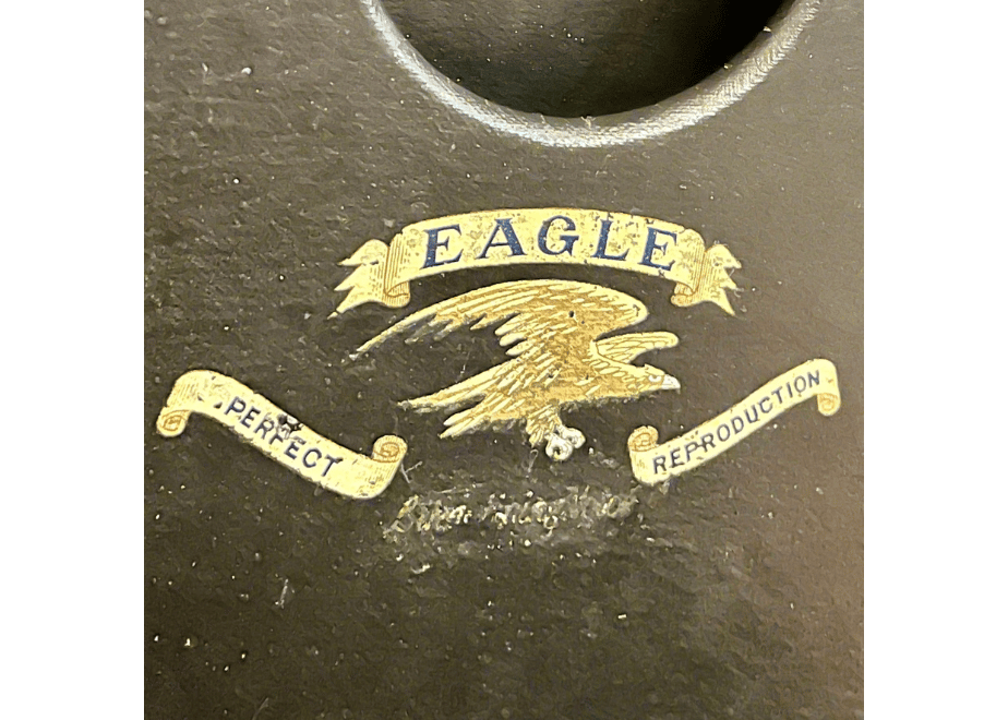 国産ポータブル型蓄音機「イーグル7号」 | かふぇ あたらくしあ