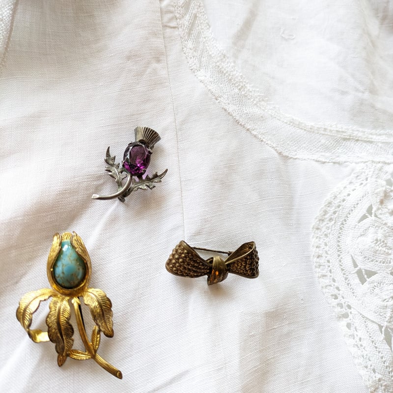 ヴィンテージのターコイズ風つぼみのブローチ | Chocolat〜ショコラ〜