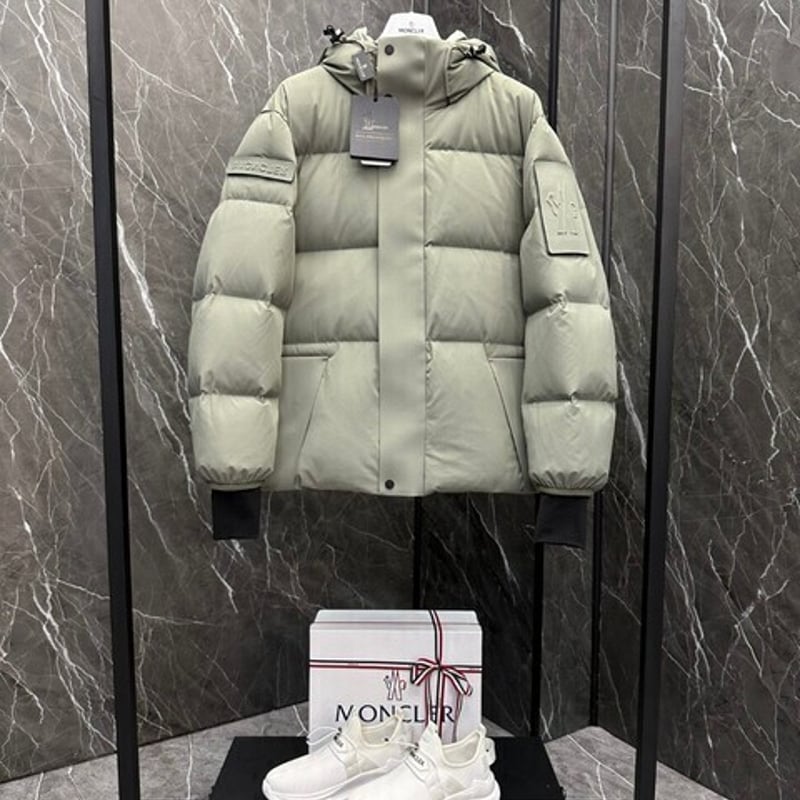 MONCLER（モンクレール）ユニセックス ダウンジャケット 2412SXJ605