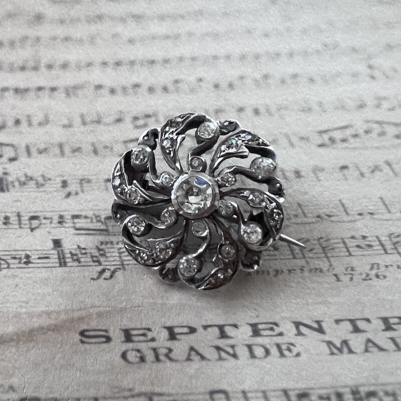 フランス ヴィンテージ 銀張りのライトストーンと黒色石のブローチ