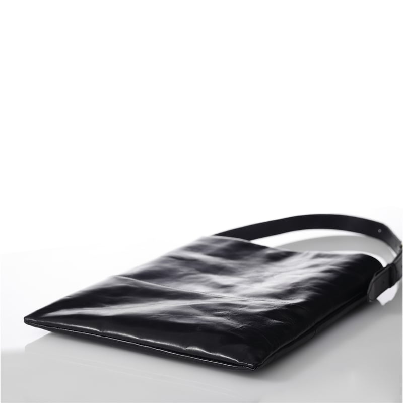 レザーショルダーバッグ（2WAY）／ブラック | gr.