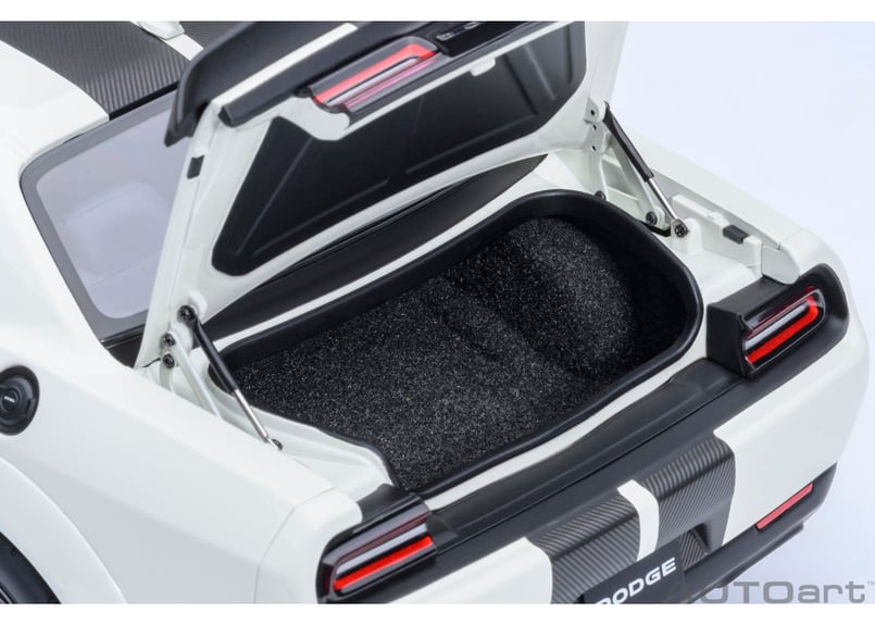 AUTOart 1/18 ダッジ チャレンジャー SRT スーパー ストック 2023