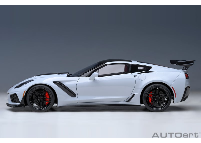 AUTOart 1/18 シボレー コルベット （C7） ZR1 （グレー・メタリック