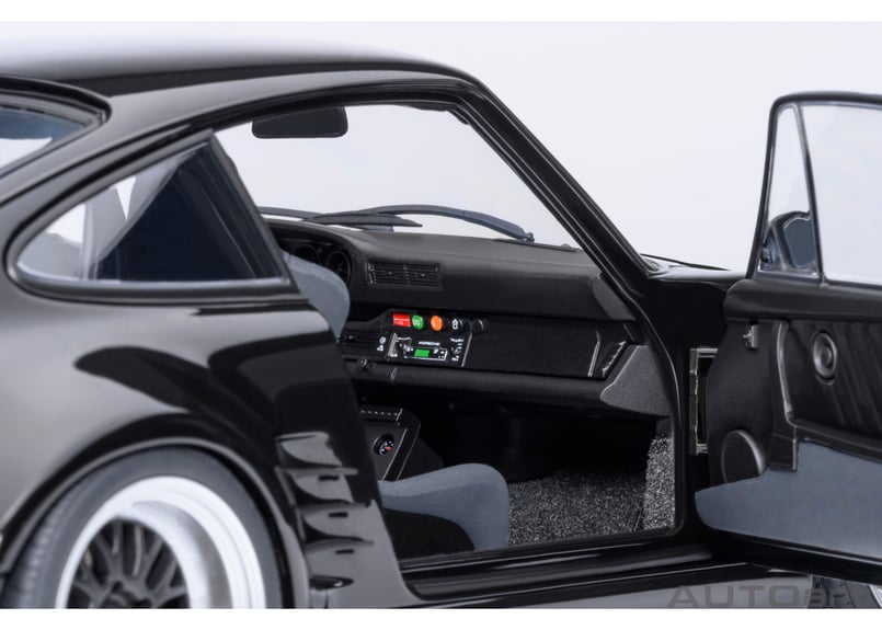 AUTOart 1/18 ポルシェ 911 （930） ターボ 「湾岸ミッドナイト