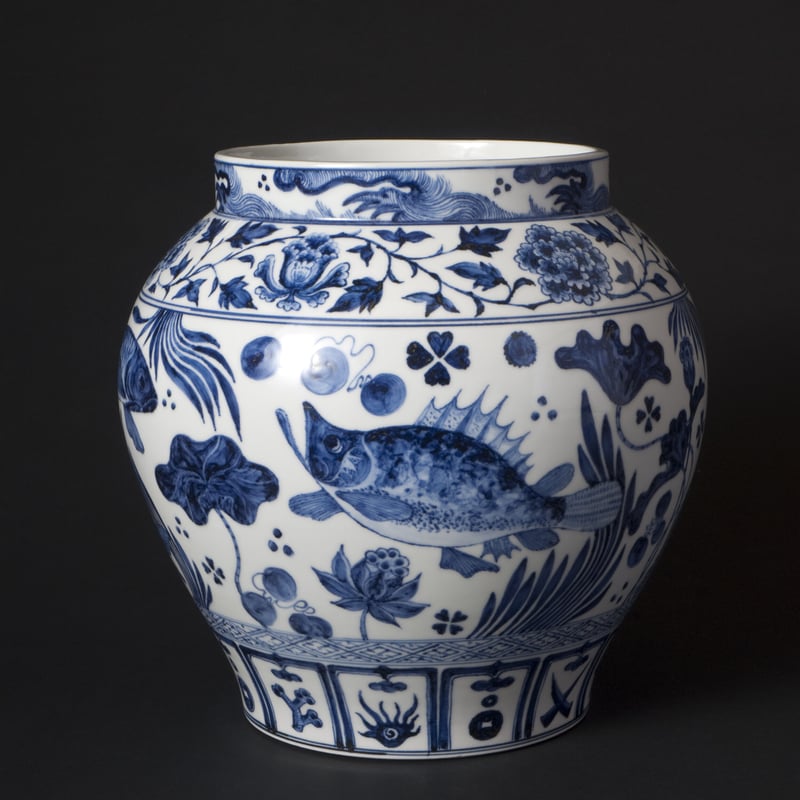 寫 -Utsushi-】青花蓮池魚藻文壺(受注生産) | by Art STORE