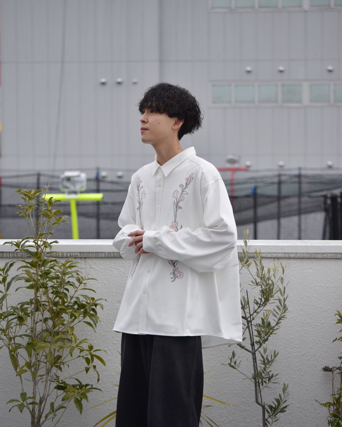 新品未使用】POTECHINO 花柄刺繍長袖エプロン 白色ベージュ ポテチーノ