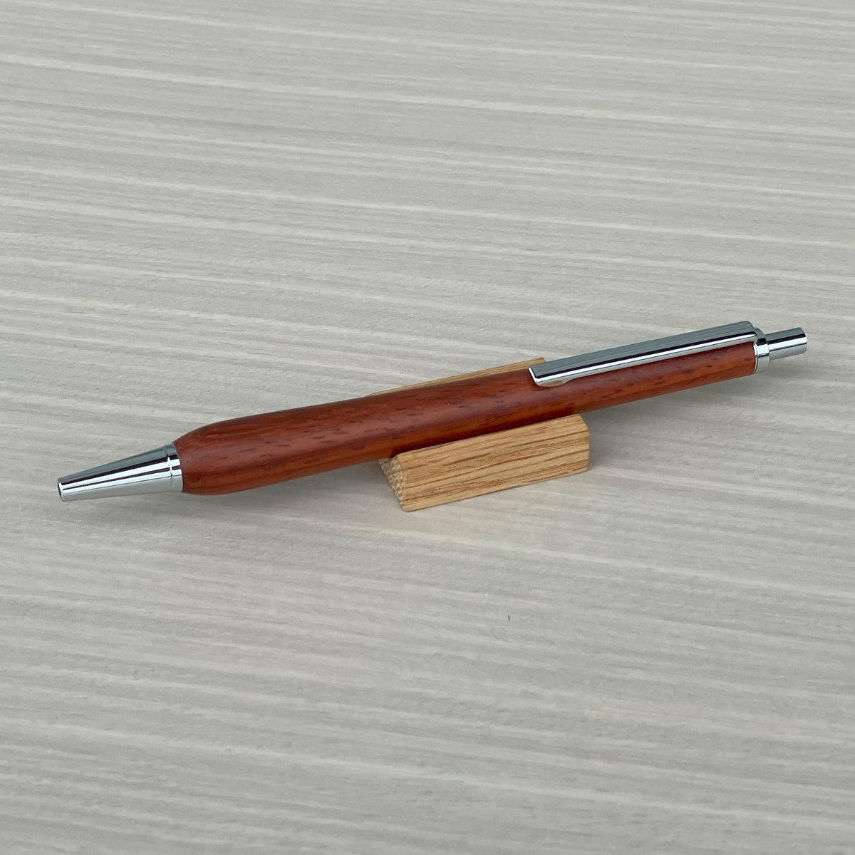 Slim 木軸ボールペン・ノック式 紅紫檀（アフリカンパドゥク） | MUKU屋