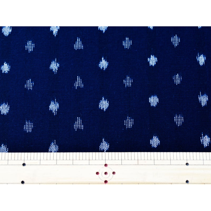 久留米絣 【紺地 立絣 水玉 片羽と白】 13m 木綿反物 | 古今堂 ふだん
