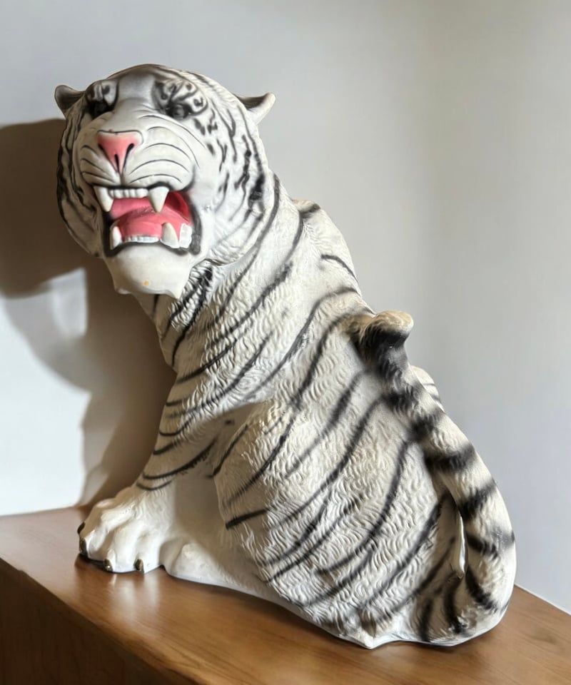 ホワイトタイガー 置物 トラ 木製 干支 虎 寅 タイガー 風水 縁起物