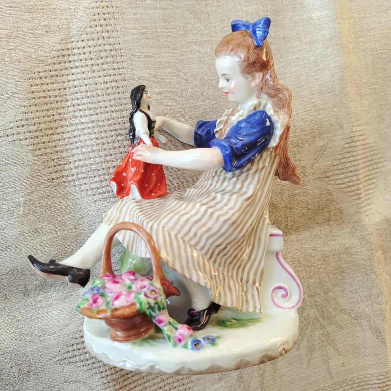 1924年以前MeissenマイセンPaulHelmig原型/人形で遊ぶ女の子のフィギュ