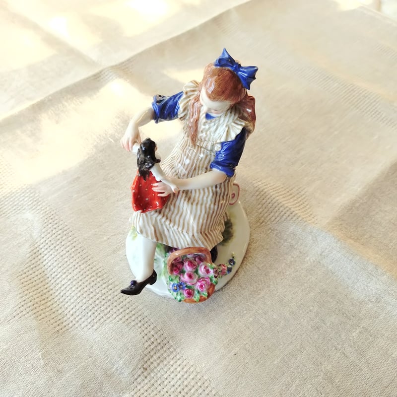 1924年以前MeissenマイセンPaulHelmig原型/人形で遊ぶ女の子のフィギュ