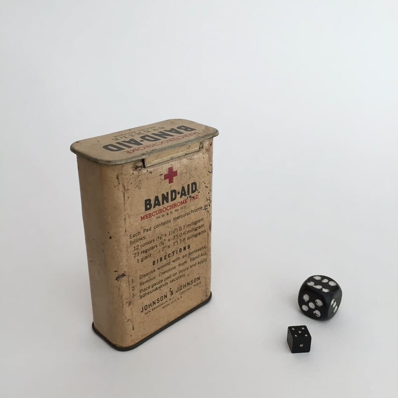 band aid tin / アンティークバンドエイド缶 JOHNSON&JOHNSON