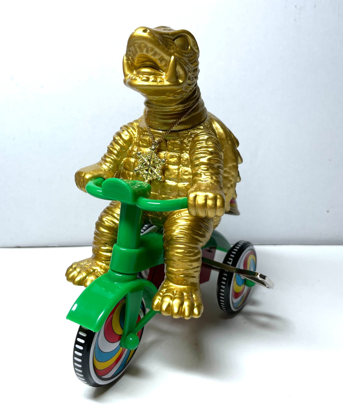 ガメラ生誕60周年【ガメラ三輪車】ゴールドカラー雪の結晶ペンダント