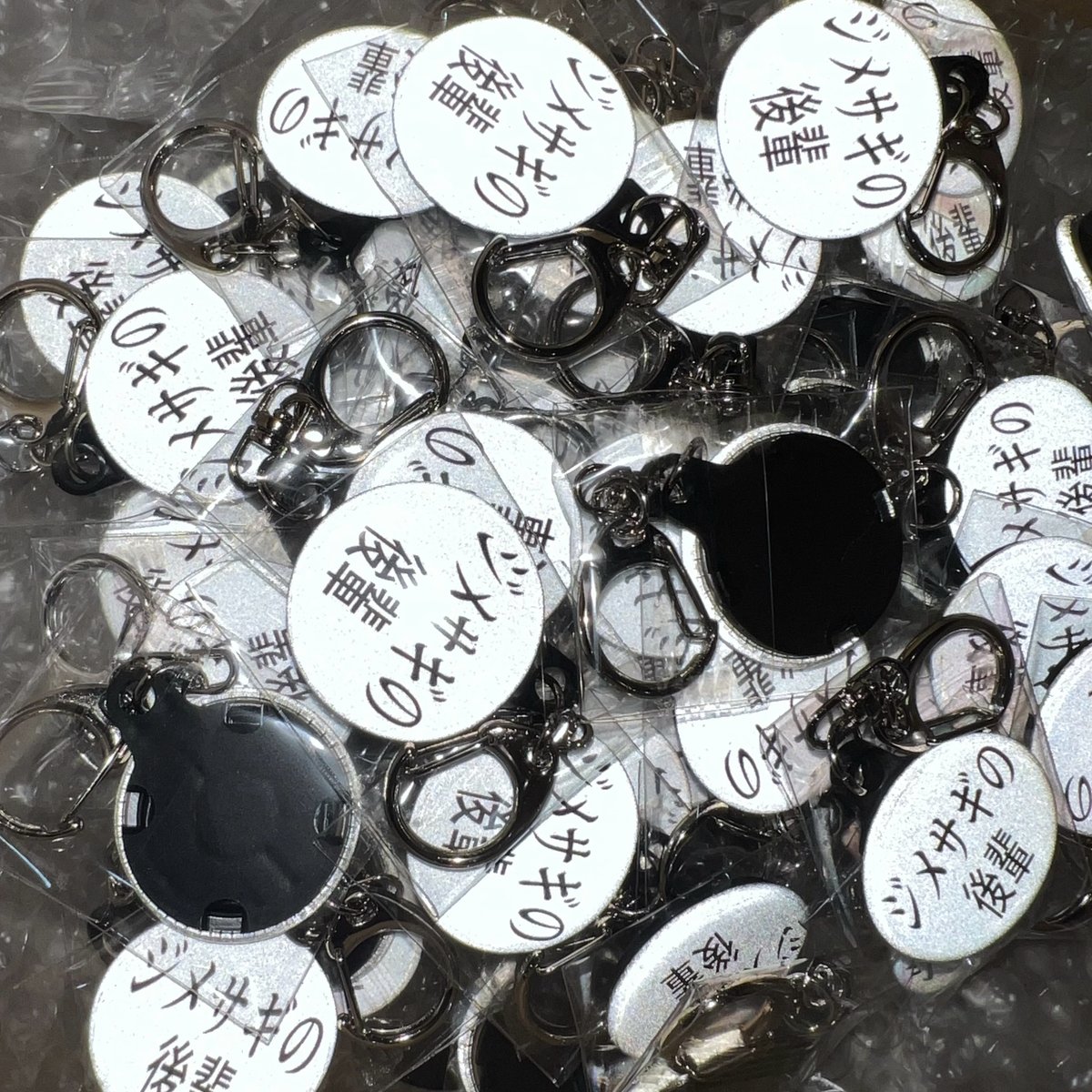 ジメサギの後輩リフレクター缶バッジキーホルダー | 幽幻怪社件-KUDAN