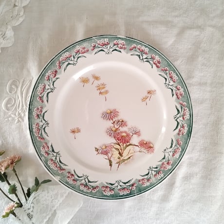 クレイユエモントロー | STORES