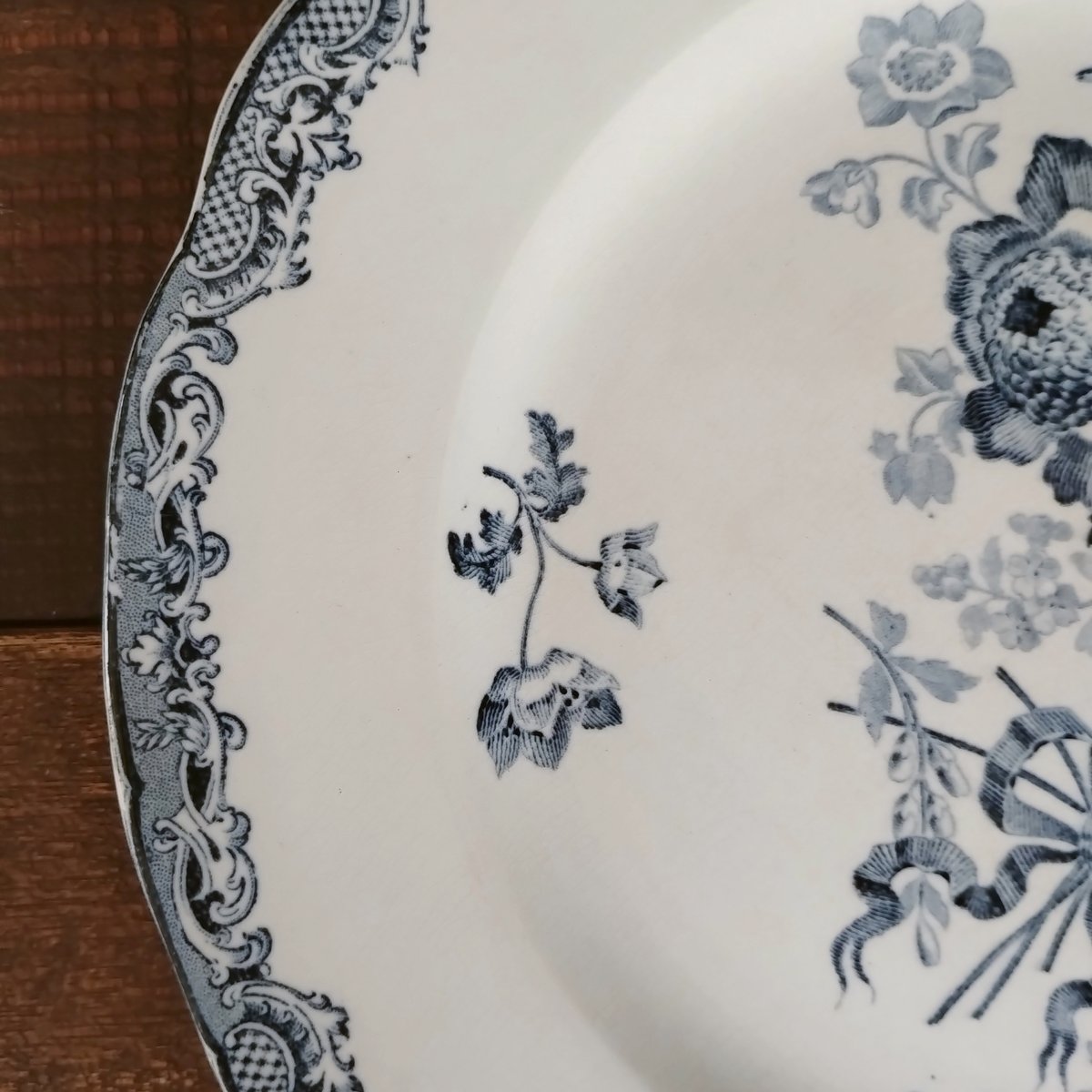 フランスアンティークプレート サルグミンヌ フォンタンジュ青 右下