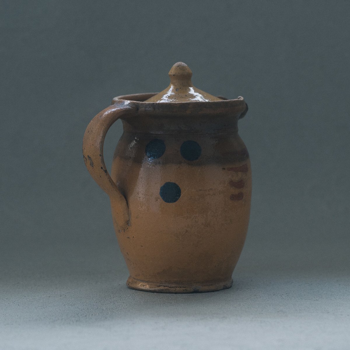 18世紀の陶器の蓋付きピッチャー | kiva（キバ）
