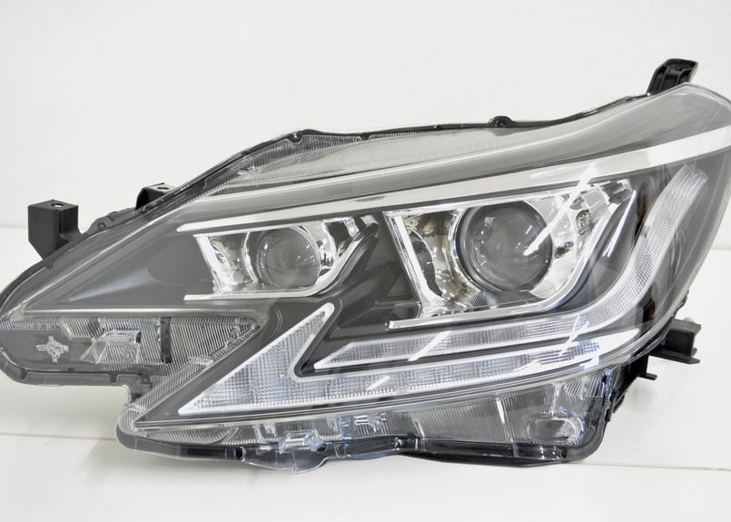 TOYOTA GRX130 マークX / 中期後期型2眼ヘッドライト レッドアイ