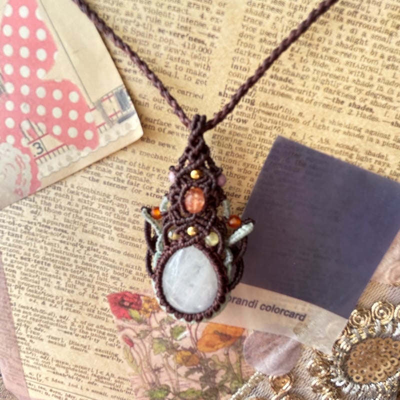 レインボームーンストーン マクラメペンダント ネックレス 天然石