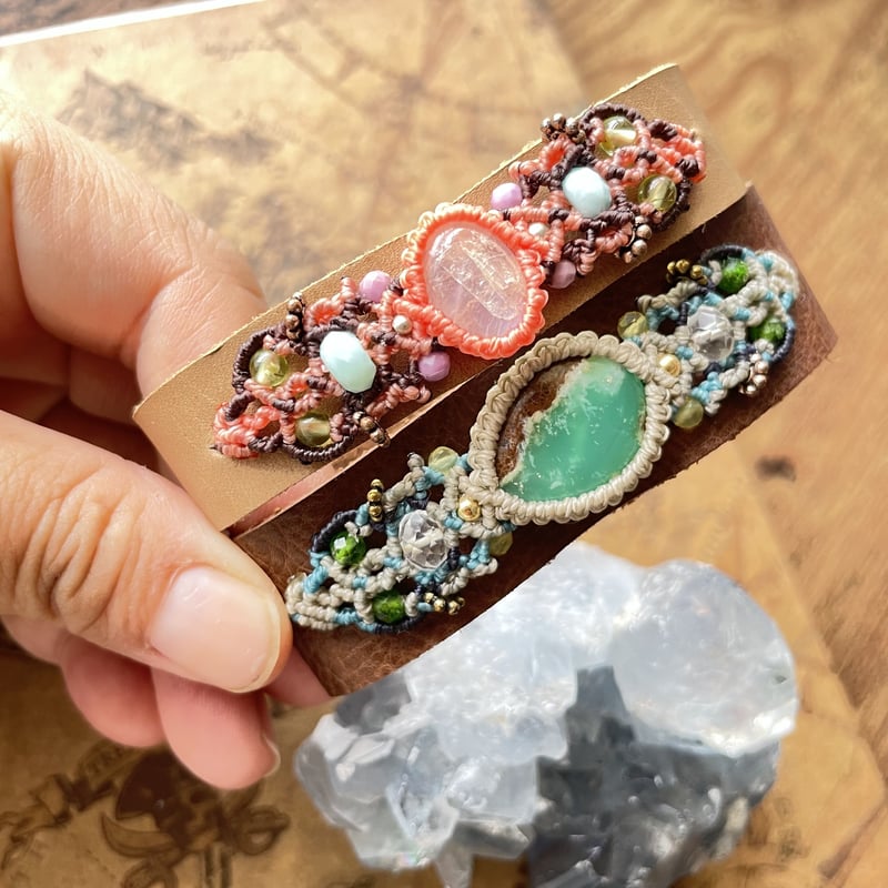 レインボームーンストーンマクラメブレスレット レザーブレスレット