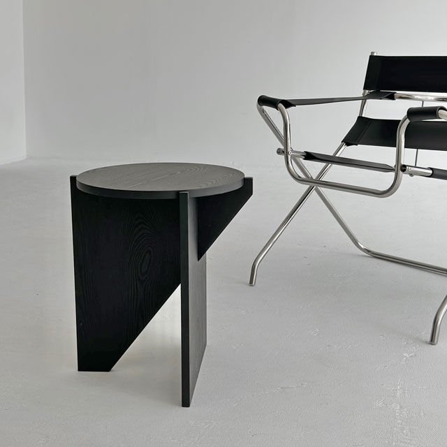 直接引き取り限定❗️ART OF BLACK ホワイト三角形サイドテーブル 直接