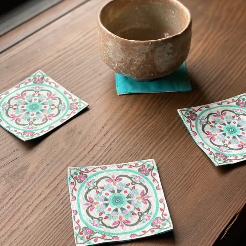 シンガポールのコースター プラナカンタイル（シンガフラワー