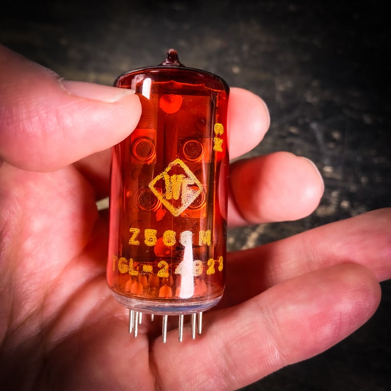 Z566M 赤い大きなニキシー管 | BLACK BOX BUZZ