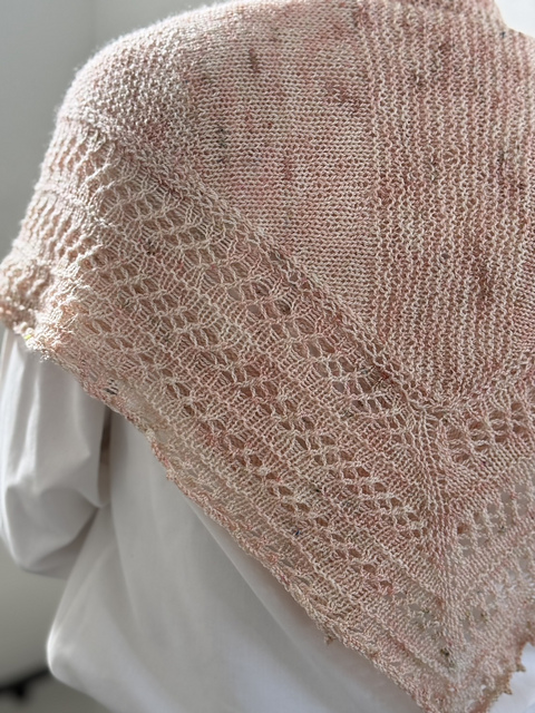 Ravelry: collier shawl pattern by nagomiknitting / nagomi