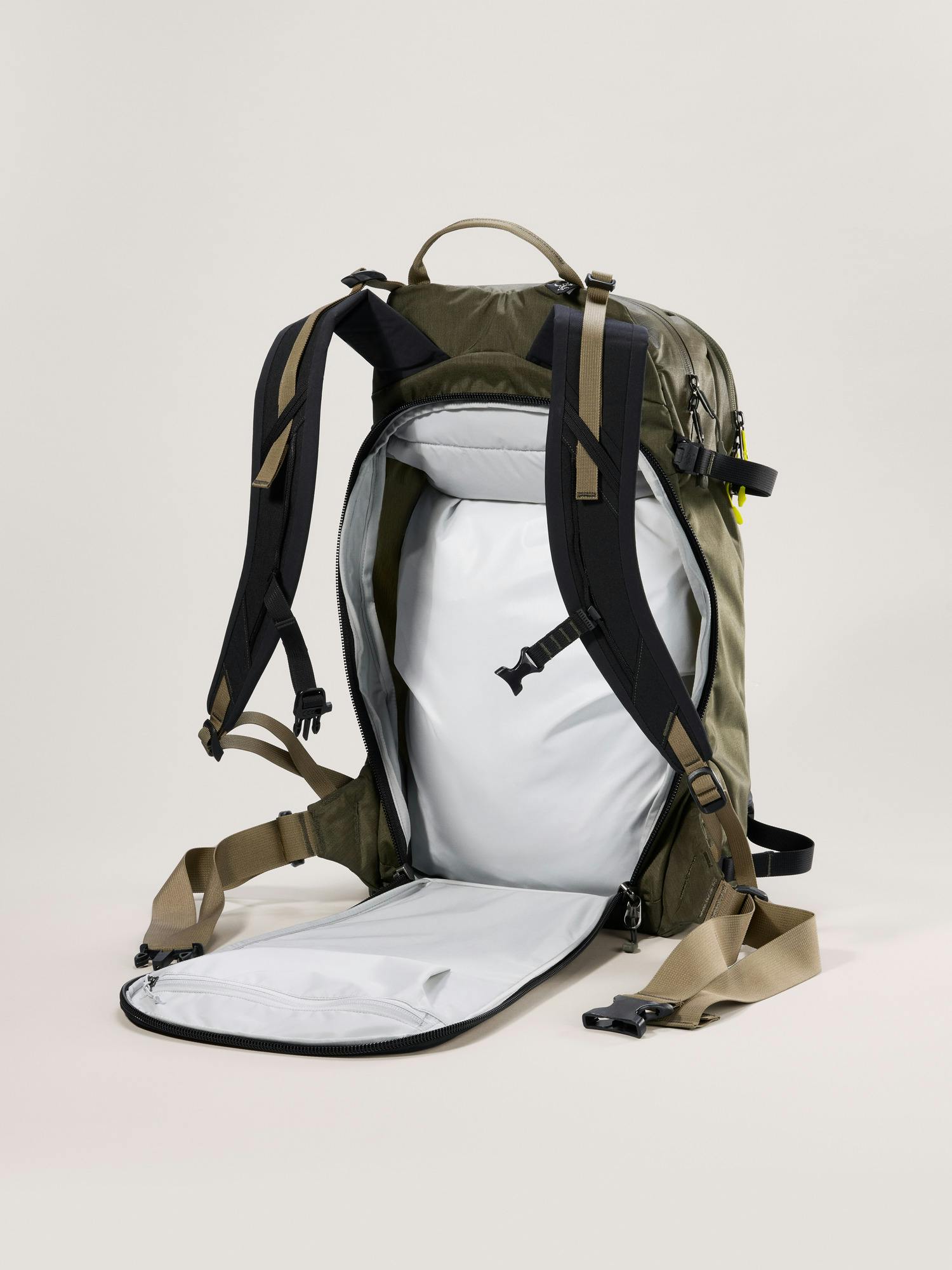 Quintic 28 Backpack | Arc'teryx Canada