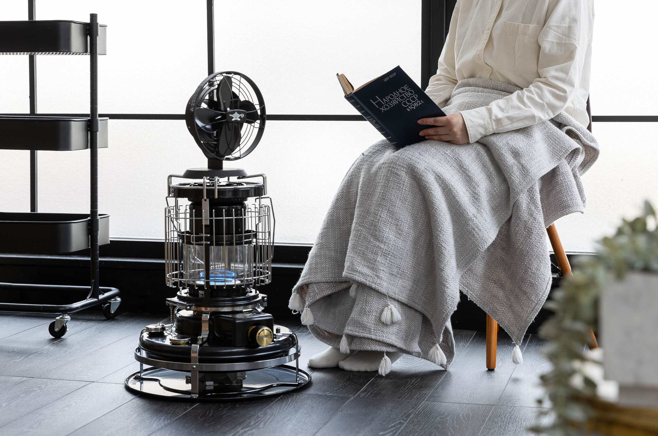 石油のアラジン新作】360°青い炎を堪能できる、全周ガラスの「ブルー