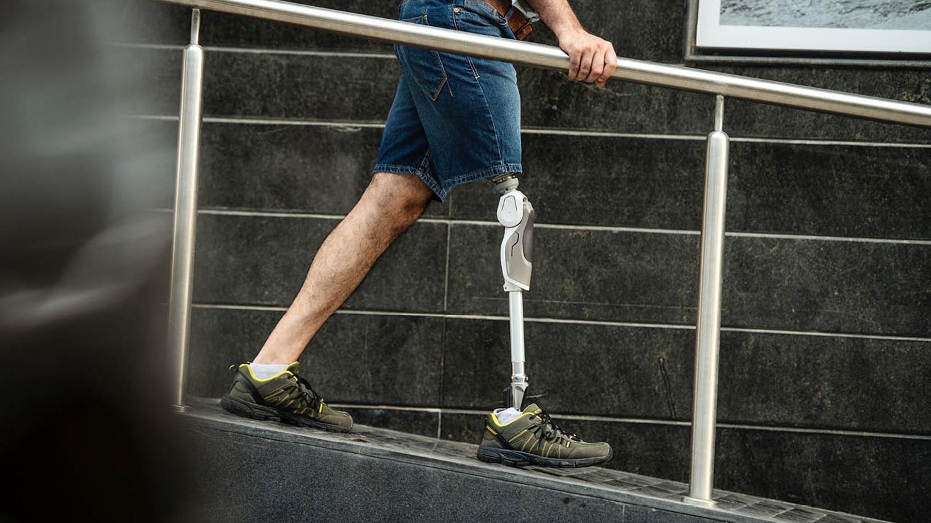 義足膝継手：3R80 ロータリー油圧膝継手