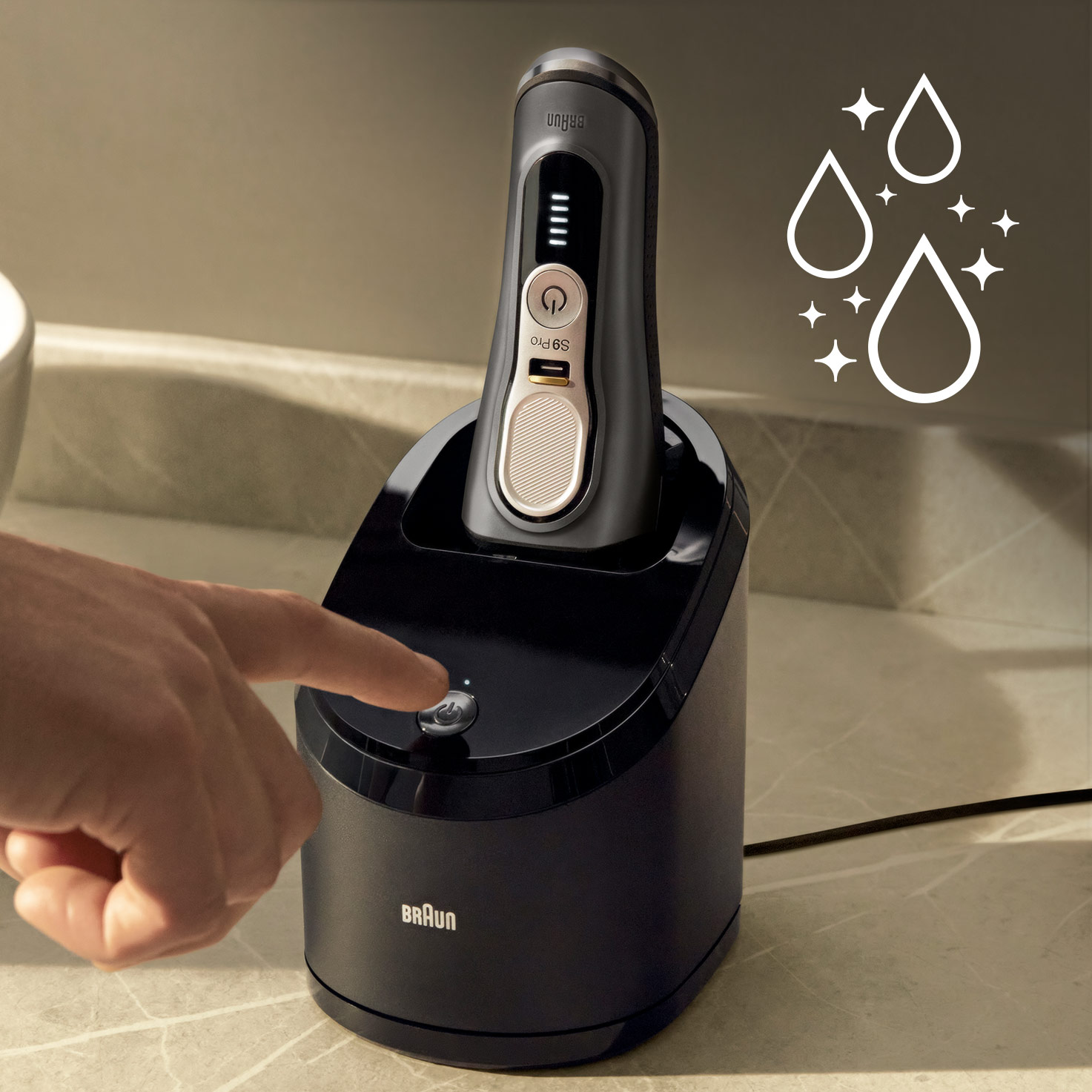 Series 9 Pro 9465cc Wet & Dry shaver with SmartCare center and