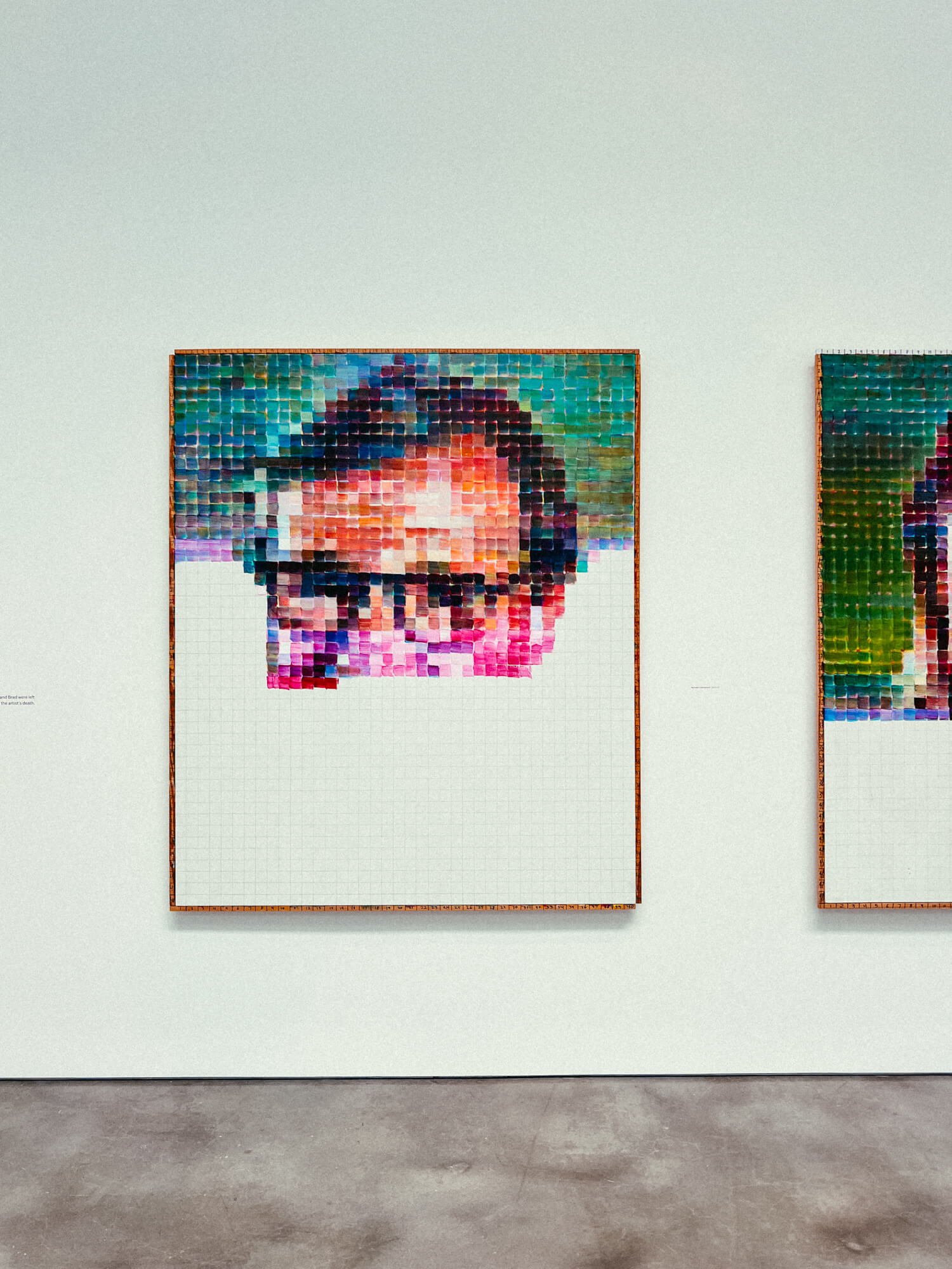 チェルシーのペースギャラリーにてチャック・クローズのRed, Yellow