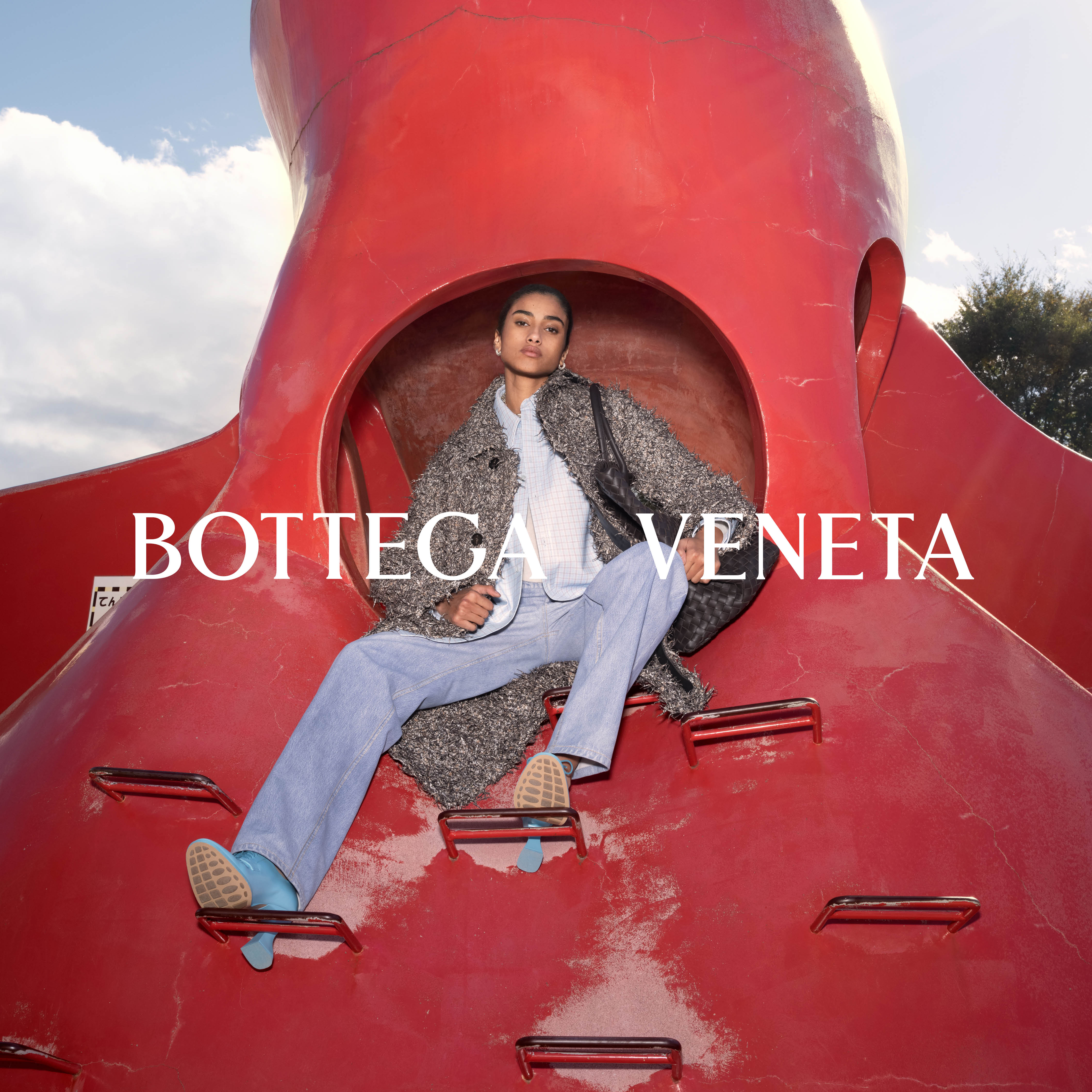 東京近郊でアレック・ソスが撮影。ボッテガ・ヴェネタのSummer 24を