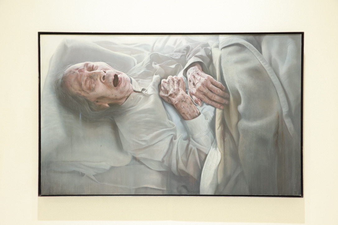 諏訪敦『眼窩裏の火事』」（府中市美術館）レポート。「みること