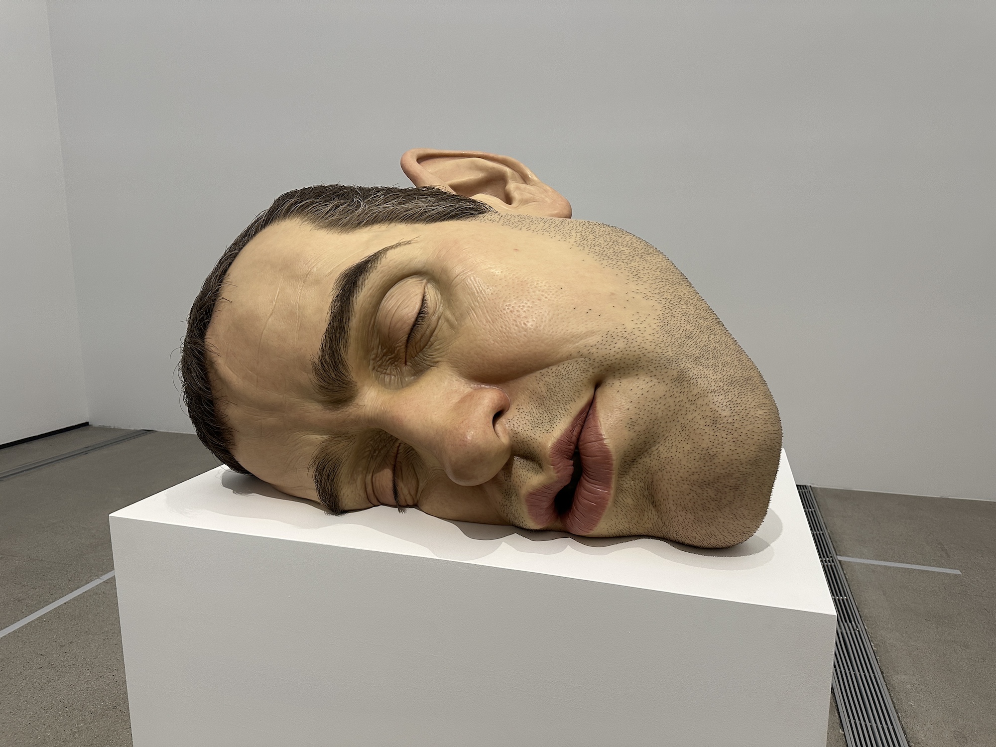 ロン・ミュエック、韓国初の大規模個展開催。国立現代美術館（MMCA