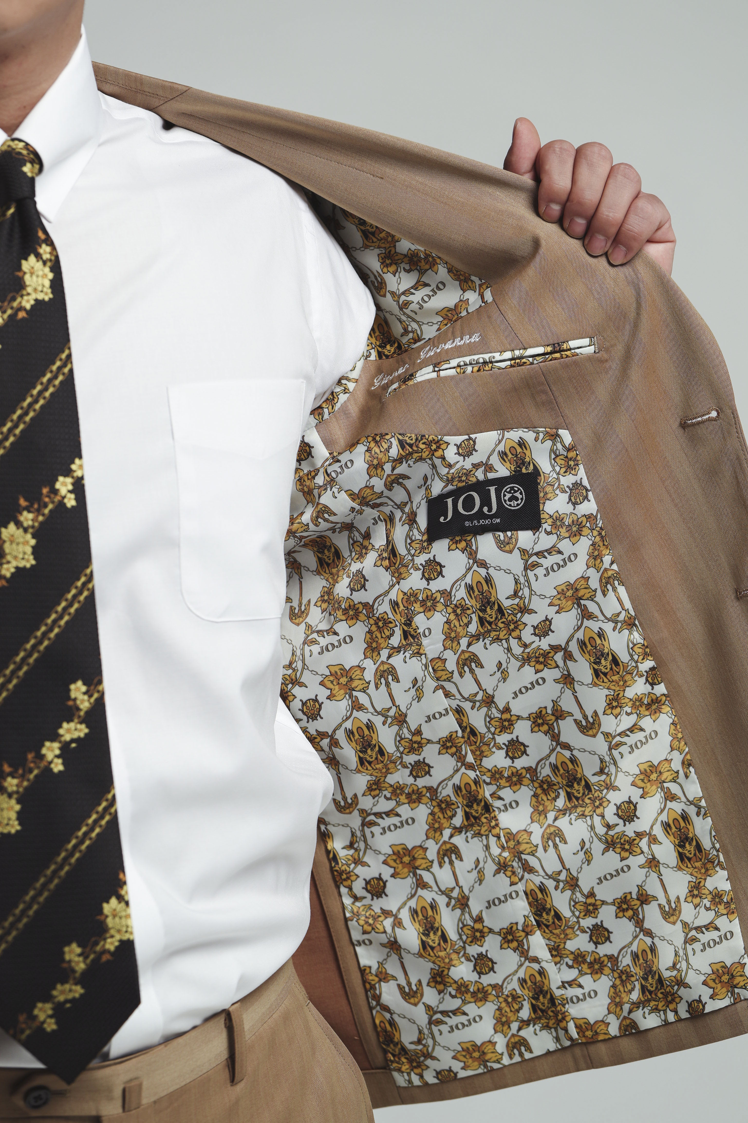 SNSで話題沸騰！『ジョルノ』、『ブチャラティ』モデルスーツ登場ッ