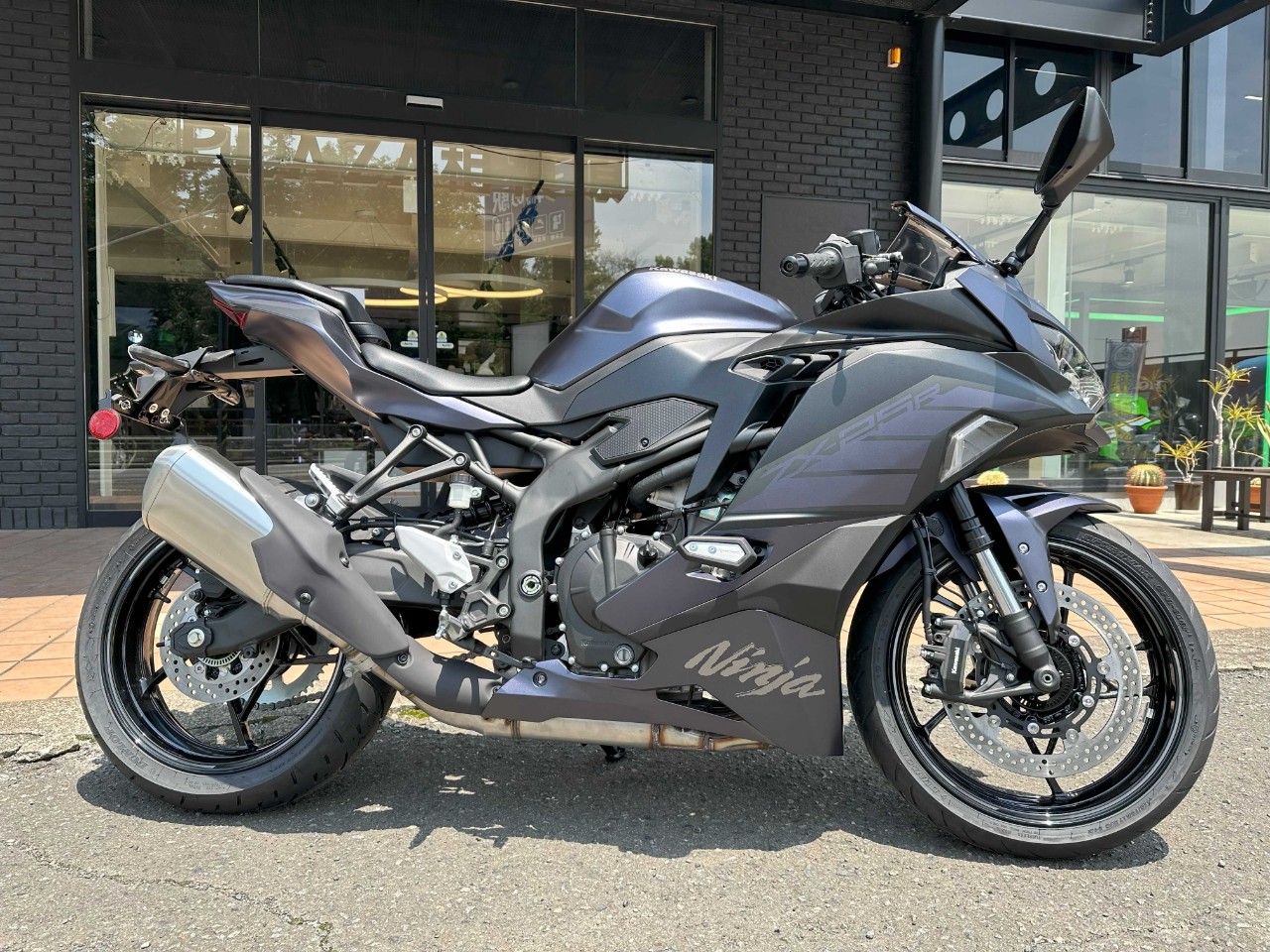 2025年モデル「Ninja ZX-25R SE」入荷しまし| BDSバイクセンサー