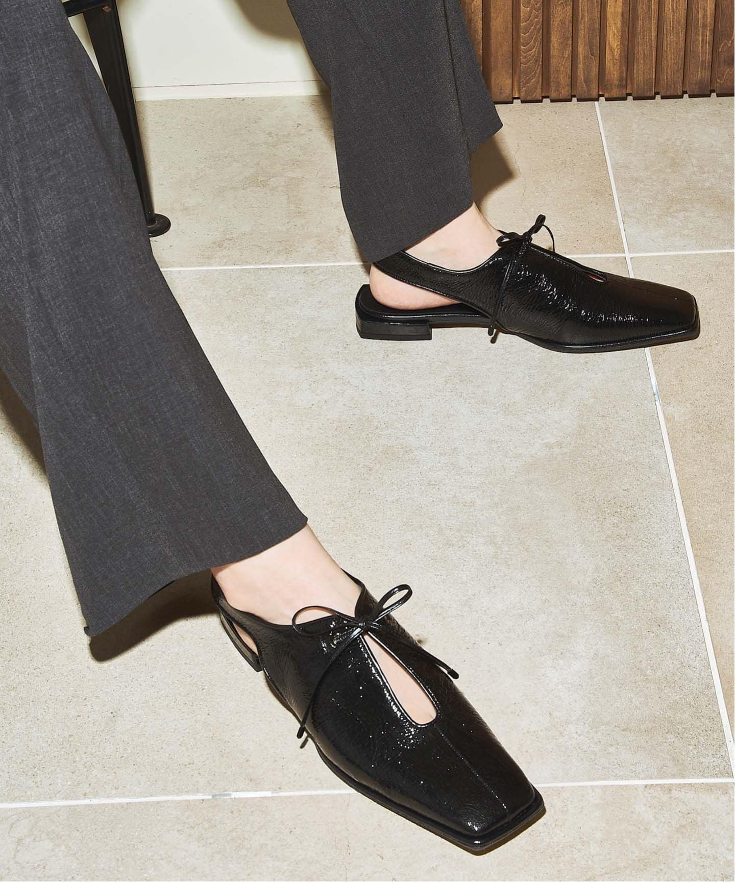 追加》GRISEレザースクエアカットアウトスリングバック（フラット