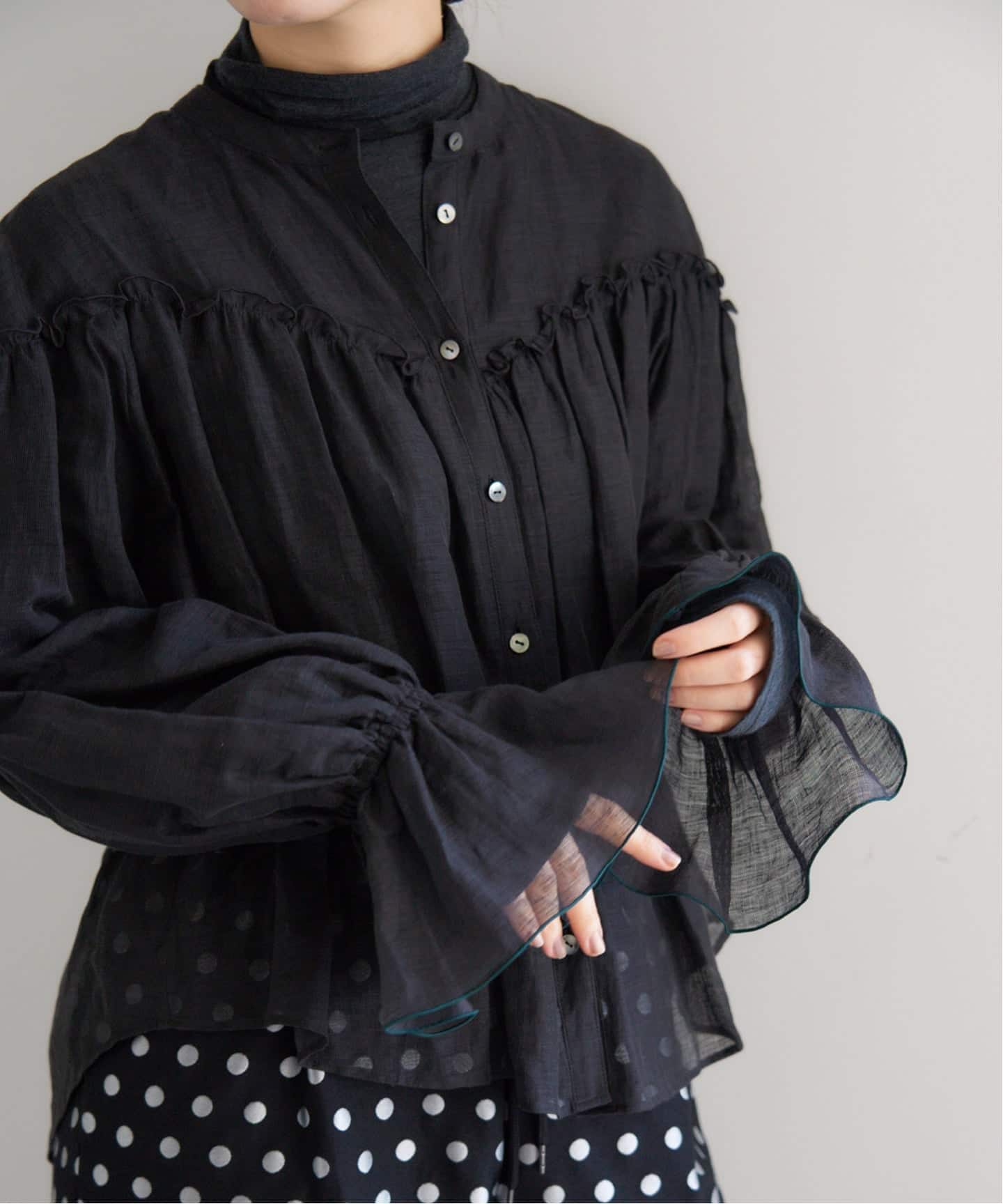 B. リネン混シアーブラウス（シャツ／ブラウス）｜IENA（イエナ）の