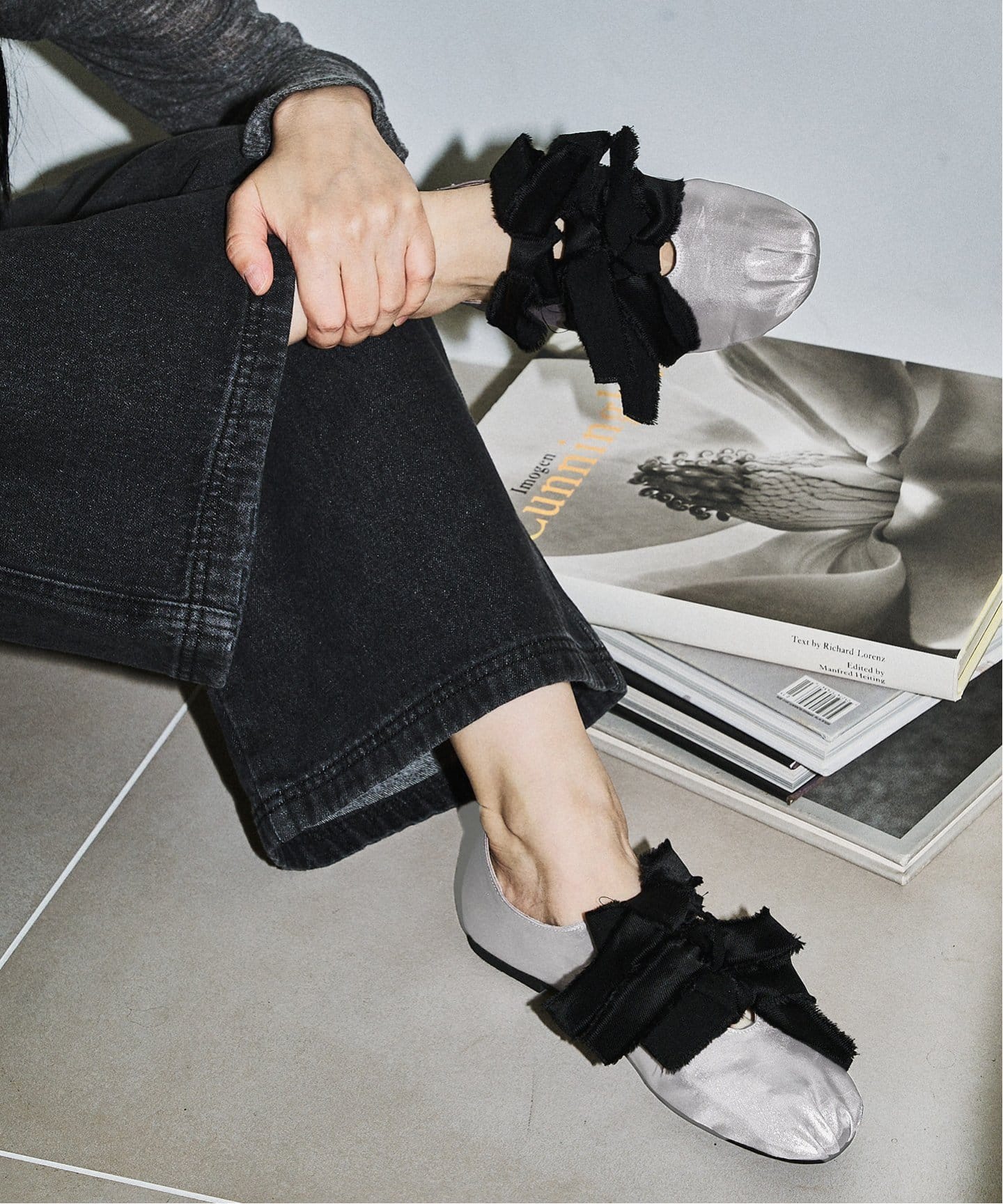 GRISEサテンリボンバレリーナ（フラットシューズ）｜LE TALON（ル