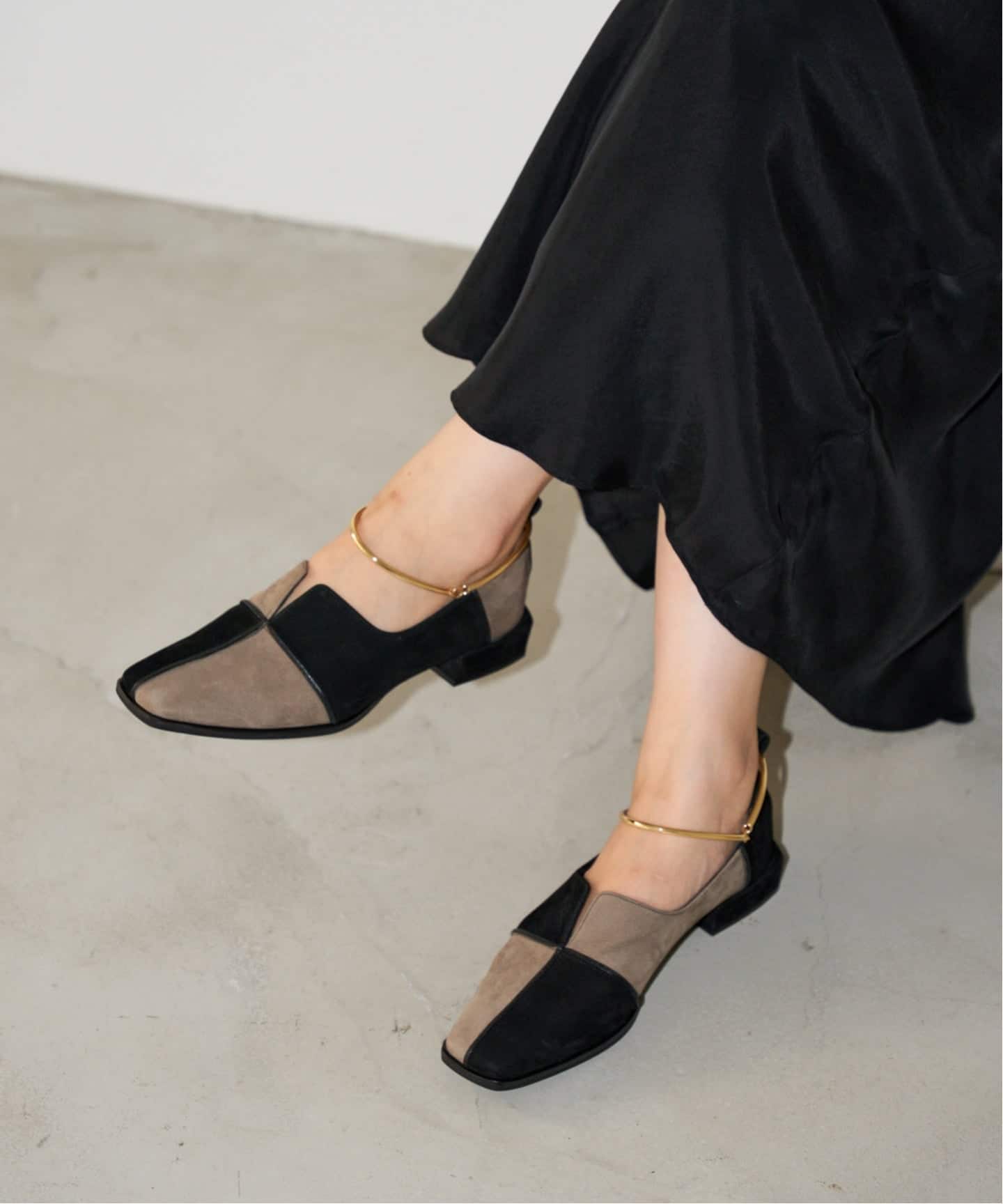 GRISEレザースクエアクロスシームアンクルフラット（フラットシューズ