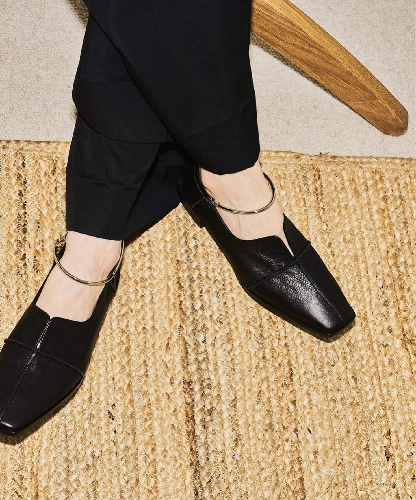 追加》GRISEレザースクエアクロスシームアンクルフラット（フラット